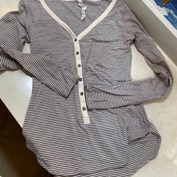 Lululemon Awesoma gray Striped Henley 6 - Picture 6 of 9